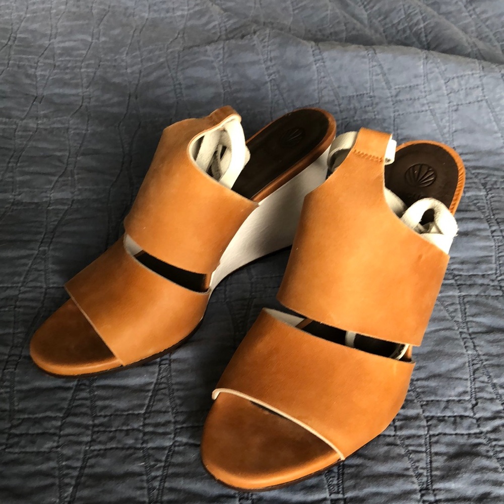 Coclico leather wedges